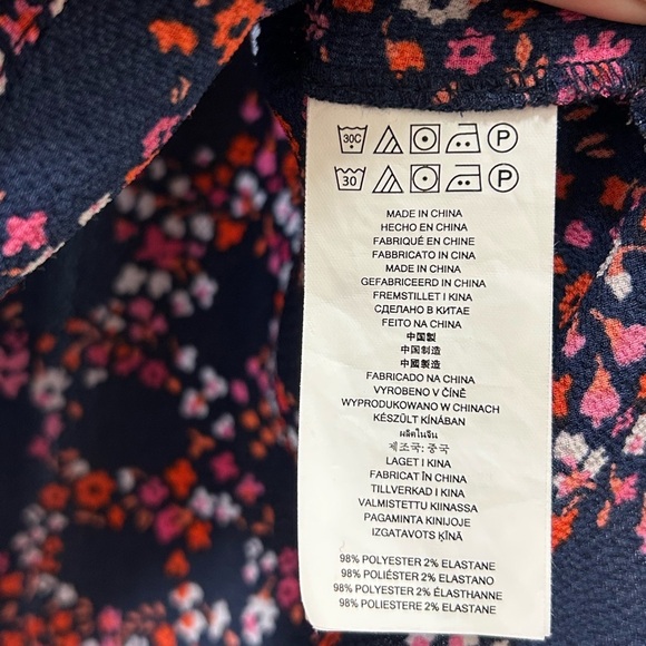 Michael Kors floral navy on/off shoulder short sleeve blouse- size M like new - Picture 8 of 9